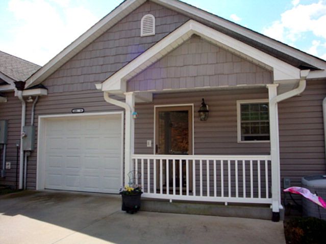 1st image of 148 Amberwood Ln