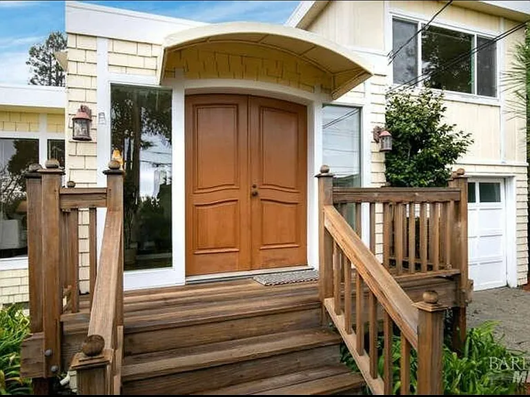 33 Amicita Ave — Photo 3