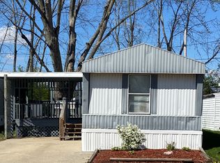 31 Coachman Dr, Urbana, IL 61802