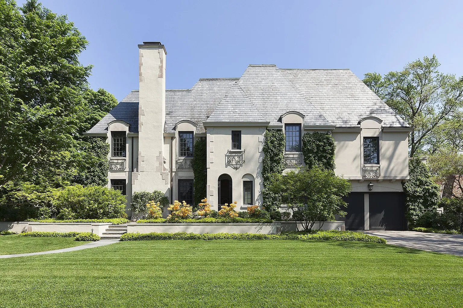 100 Woodstock Ave photo 1