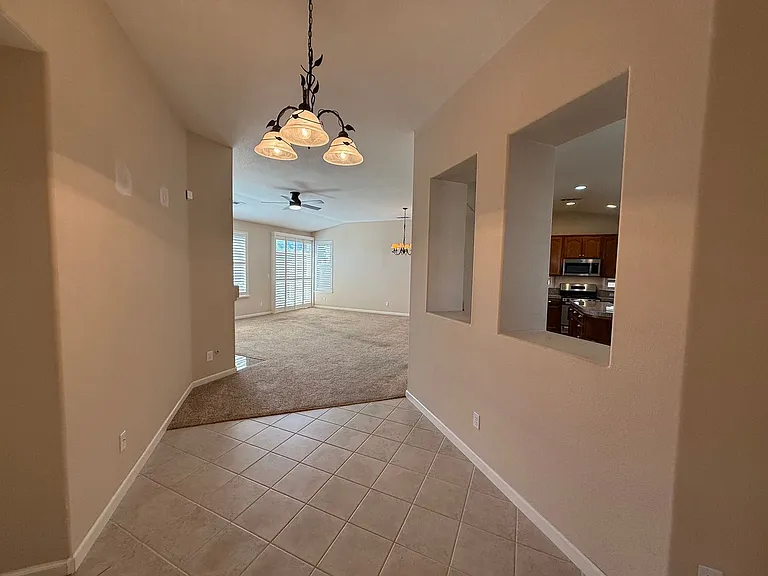 4024 Eastport Dr — Photo 7