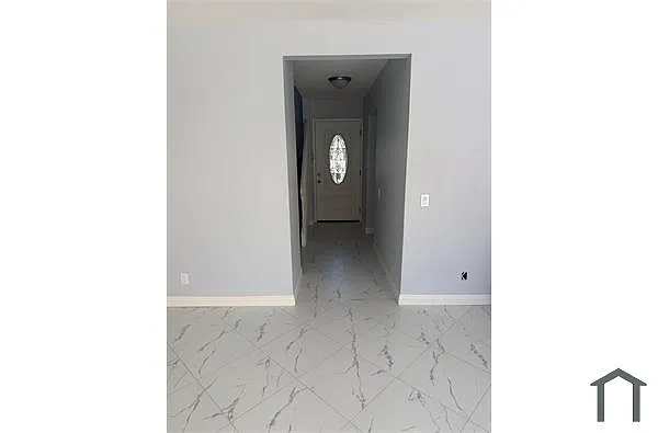 Building Photo - 7765 Beechwood Way
