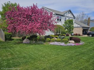 4 N Staffire Dr, Schaumburg, IL 60194