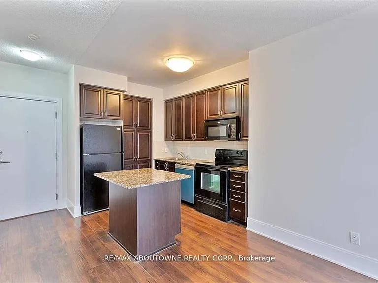 330 Burnhamthorpe Rd W #2303 — Photo 3