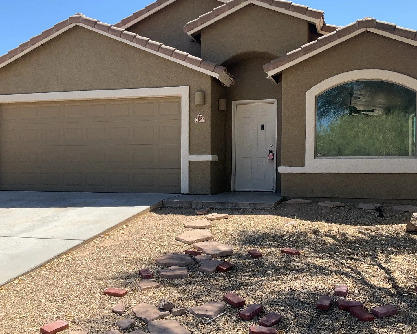 $1875-4 bd 2ba — Photo 1