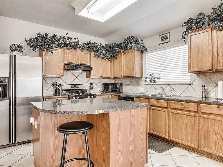 6021 Almelo Dr — Photo 8