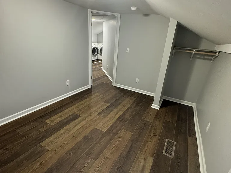 88 Clinton Ave — Photo 6