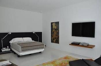 3rd image of 1111 Lincoln Road 1 #[2/2/1]