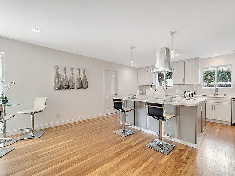 661 W Remington Dr — Photo 4