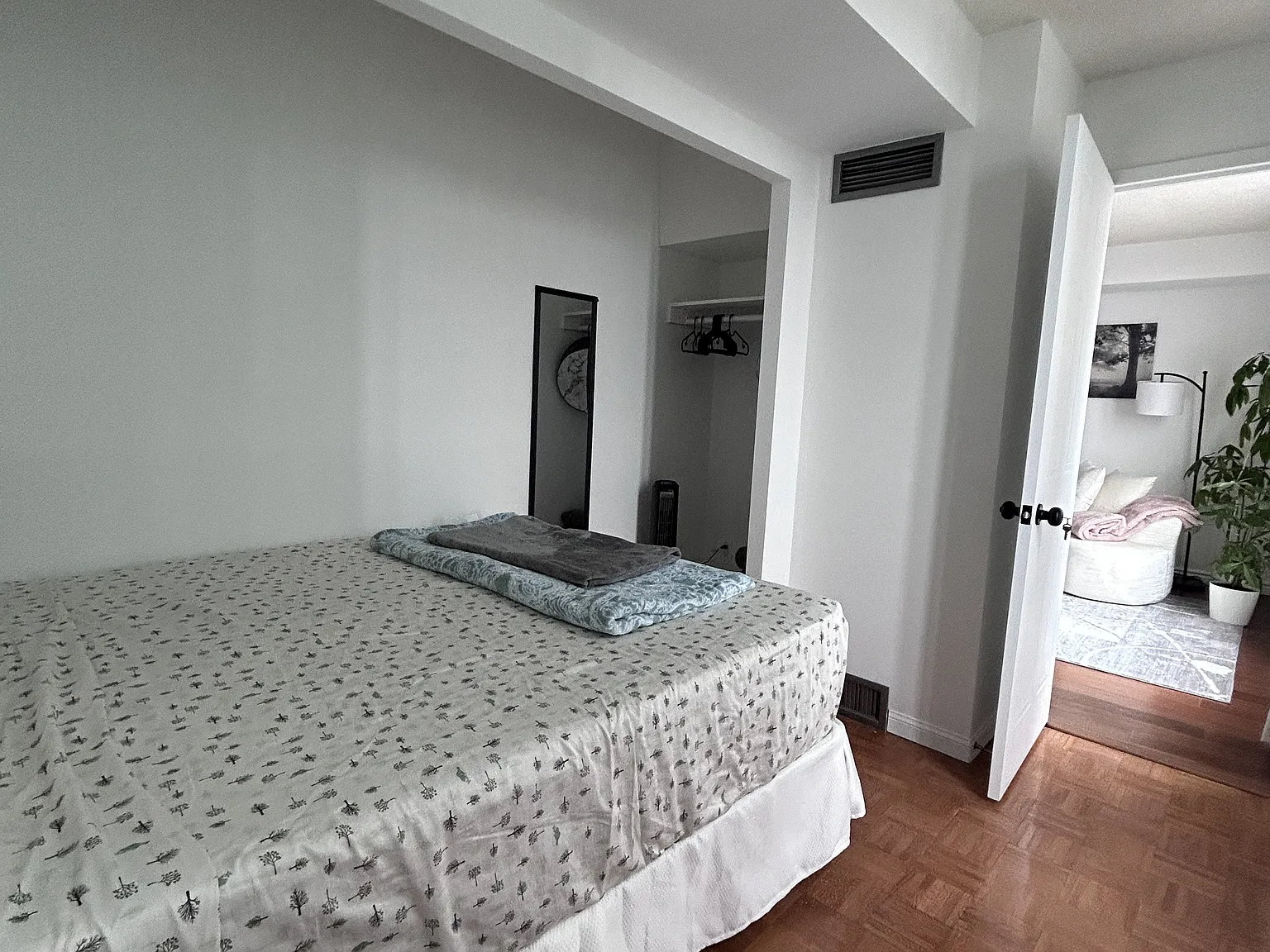 1 bed, $980 — Photo 2