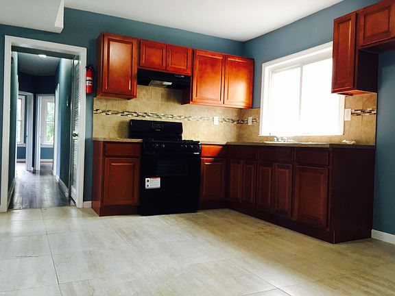 3rd image of 141 Clendenny Ave #1