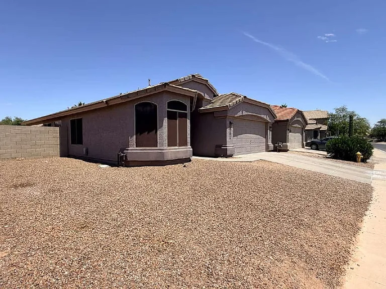 43878 W Wade Dr — Photo 1