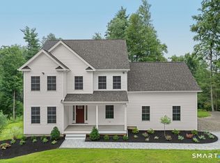 9 Beechwood Dr, Sandy Hook, CT 06482