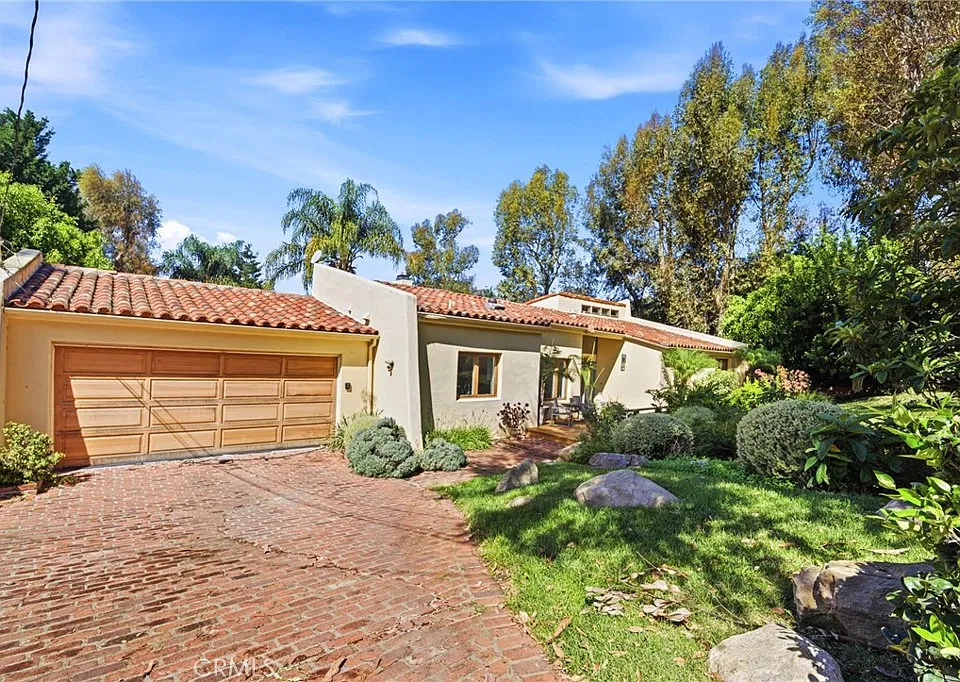 3635 Serra Rd