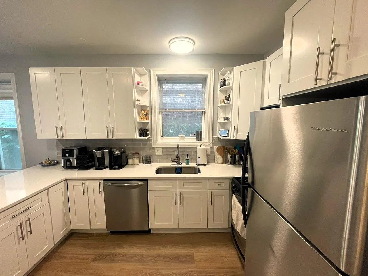 1038 N Hermitage Ave — Photo 3