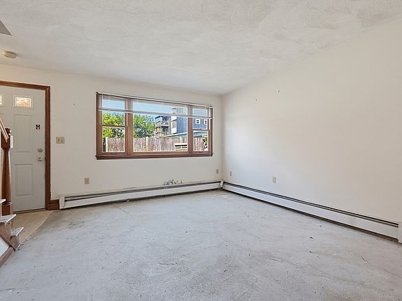 4th image of 10 Cutler St Unit 10