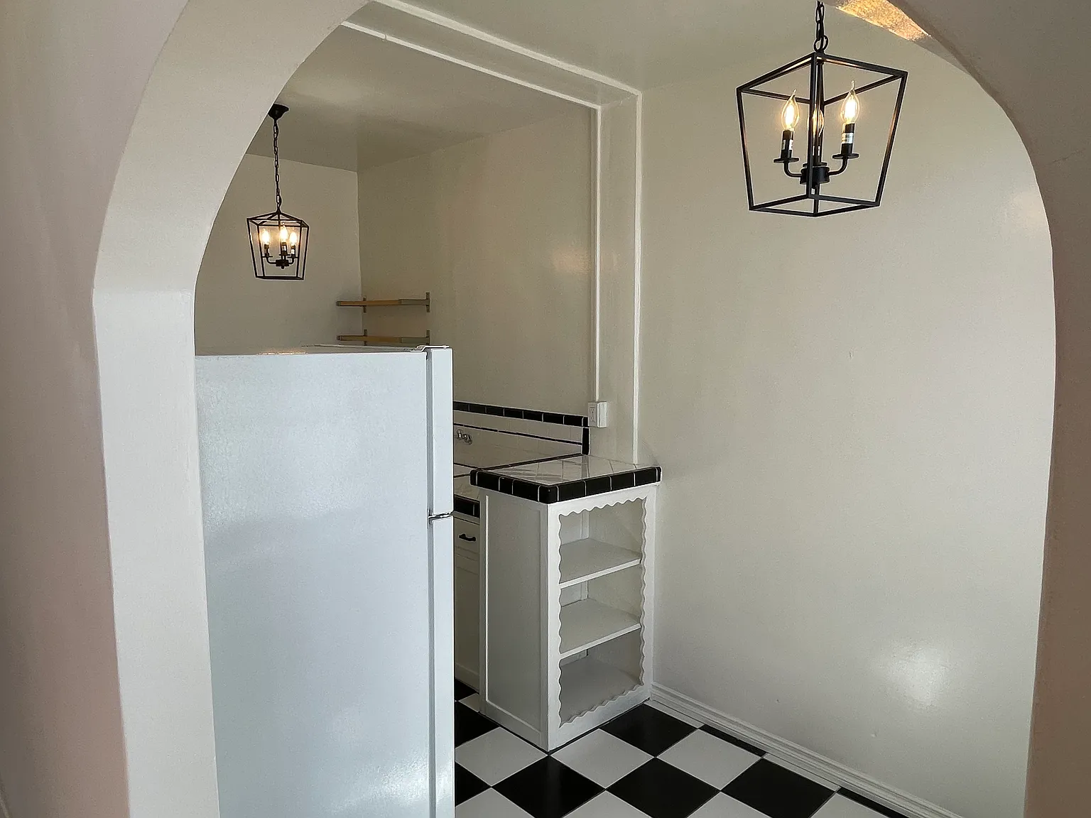 Chateau Lexington Studios and One-Bedrooms — Photo 4