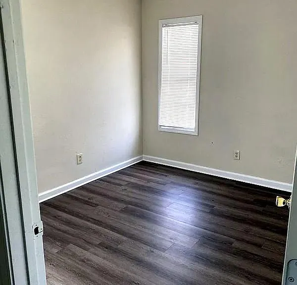 308 Gannt St #B — Photo 11