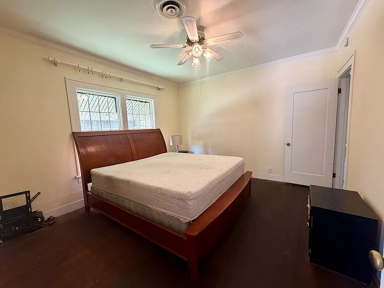 908 Cain St — Photo 4