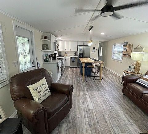 3rd image of 35 Lakeview Dr