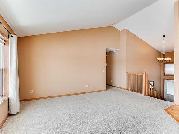 5th image of 232 Creekside Dr
