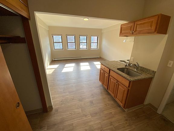 3rd image of 1050 Hancock St #35