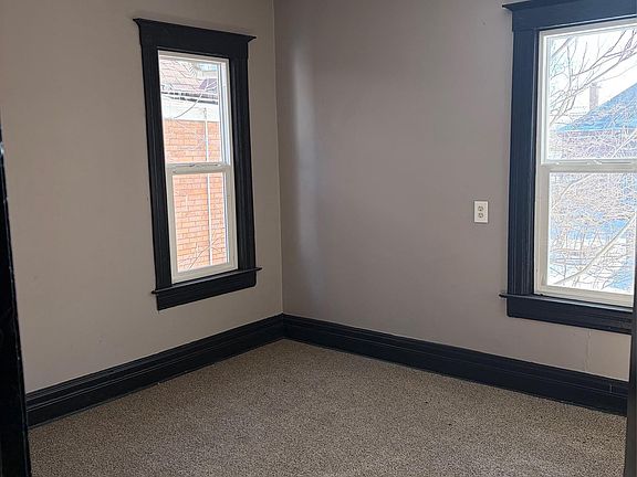 4th image of 909 Burlingame St