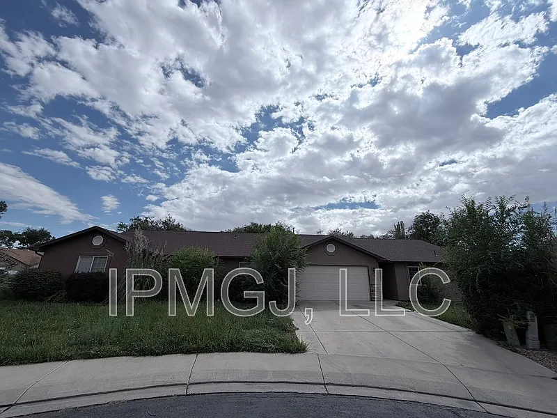 3 bed, 2.0 bath, 1629 sqft, $2,100 — Photo 1