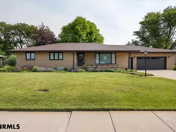 509 Hillcrest Dr, Scottsbluff, NE 69361