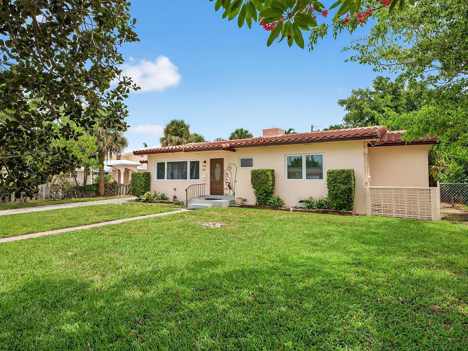 3 bed, 2.5 bath, 1761 sqft, $4,500 — Photo 2