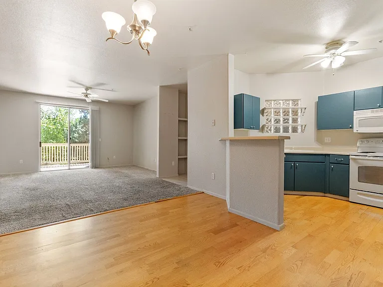 1671 W Canal Cir #212 — Photo 1