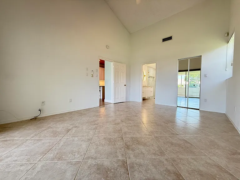 225 N Lakeshore Dr — Photo 18