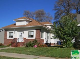 227 4th St NW, Le Mars, IA 51031