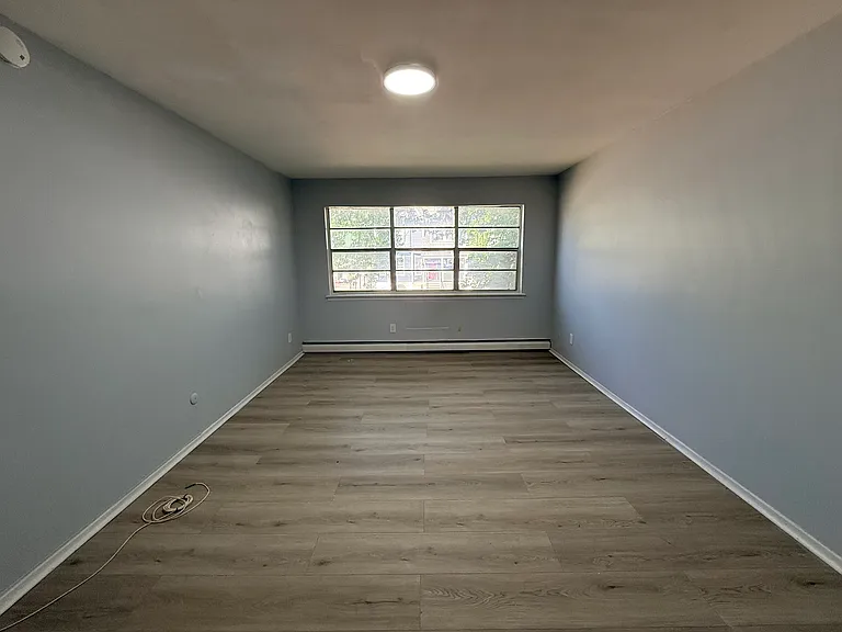 76-78 E Park St #11 — Photo 7