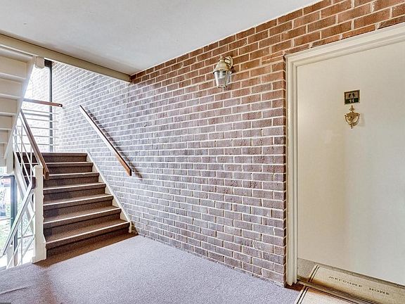 3rd image of 1522 Northgate Sq APT 11B