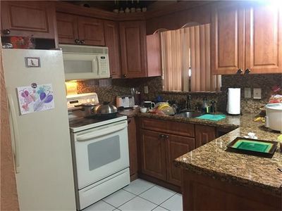 2492 W 72nd St, Hialeah, FL, 33016
