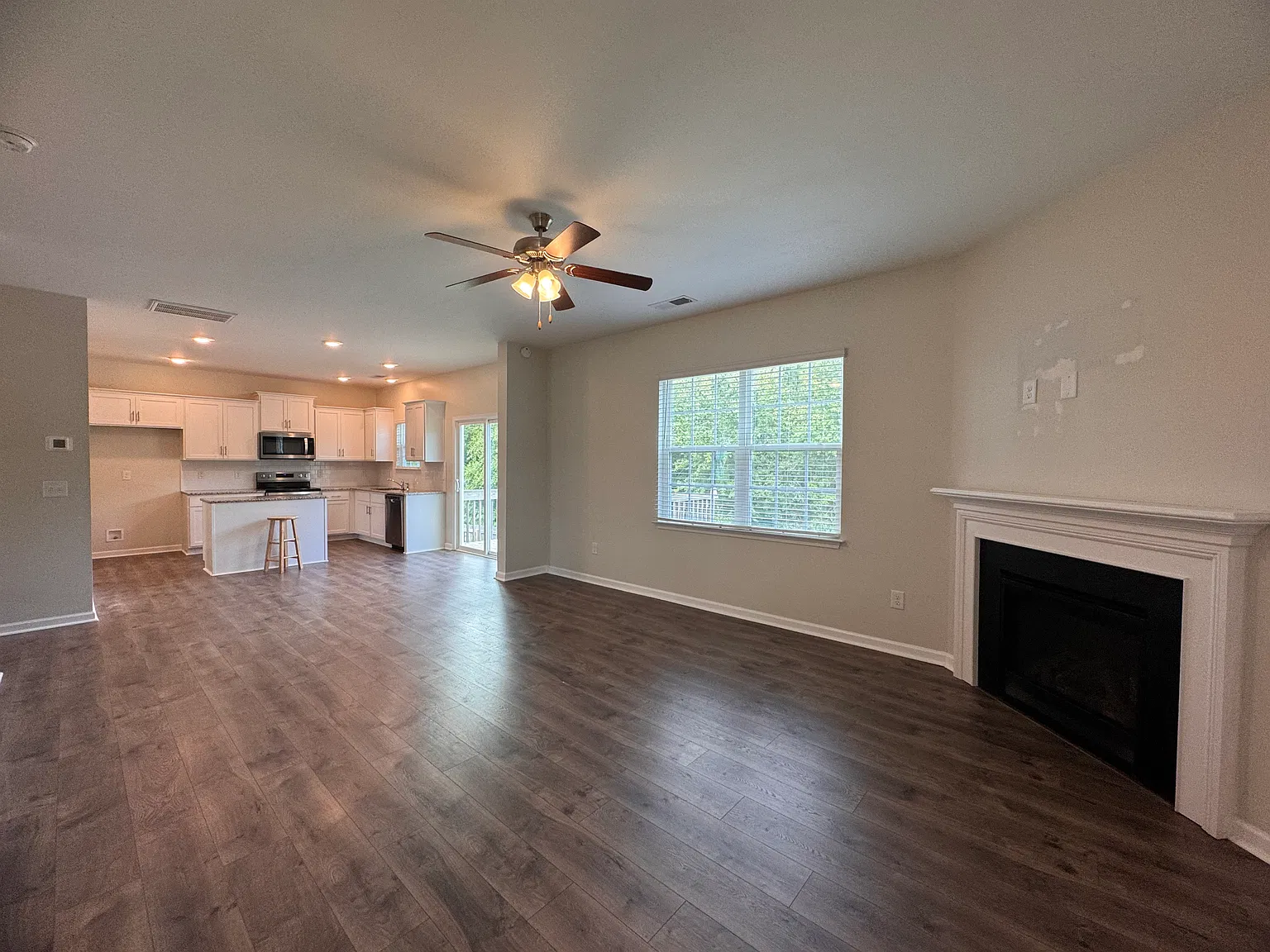 4 bed, 2.5 bath, 2231 sqft, $2,450 — Photo 4