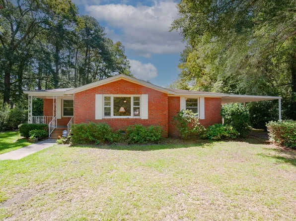 1105 Hood Ave, Fayetteville, NC 28301