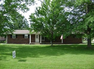 10 Sunrise Ct, Highland, IL 62249