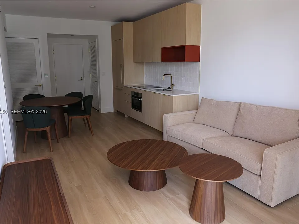 90 NE 32nd St #706
