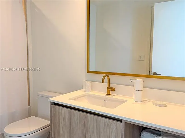 77 SE 5th #4015 — Photo 23