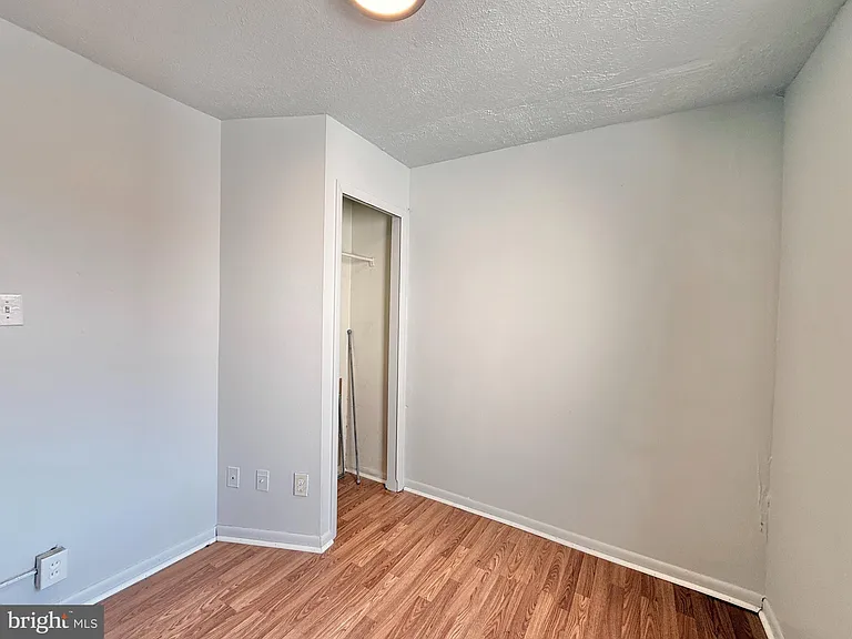 570 Line St — Photo 17