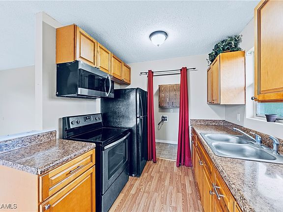 5th image of 51 Xelda Ave S