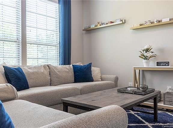 5th image of 6726 Berewick Commons Pkwy #21