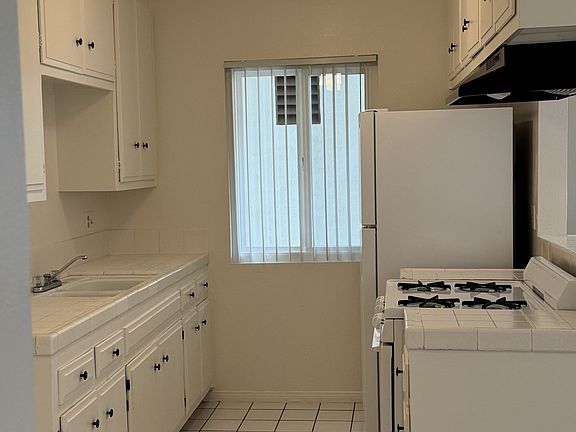 4th image of 4037 34th St #4