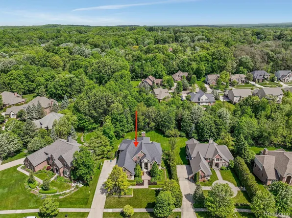 6984 Oakhurst Ridge Rd, Clarkston, MI 48348