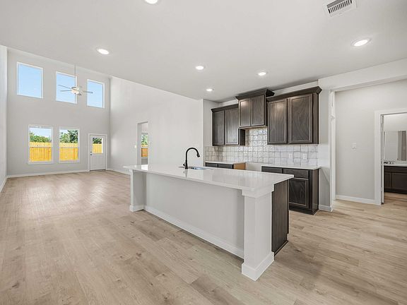 430 Tejas Village Pkwy - Linden - Kitchen