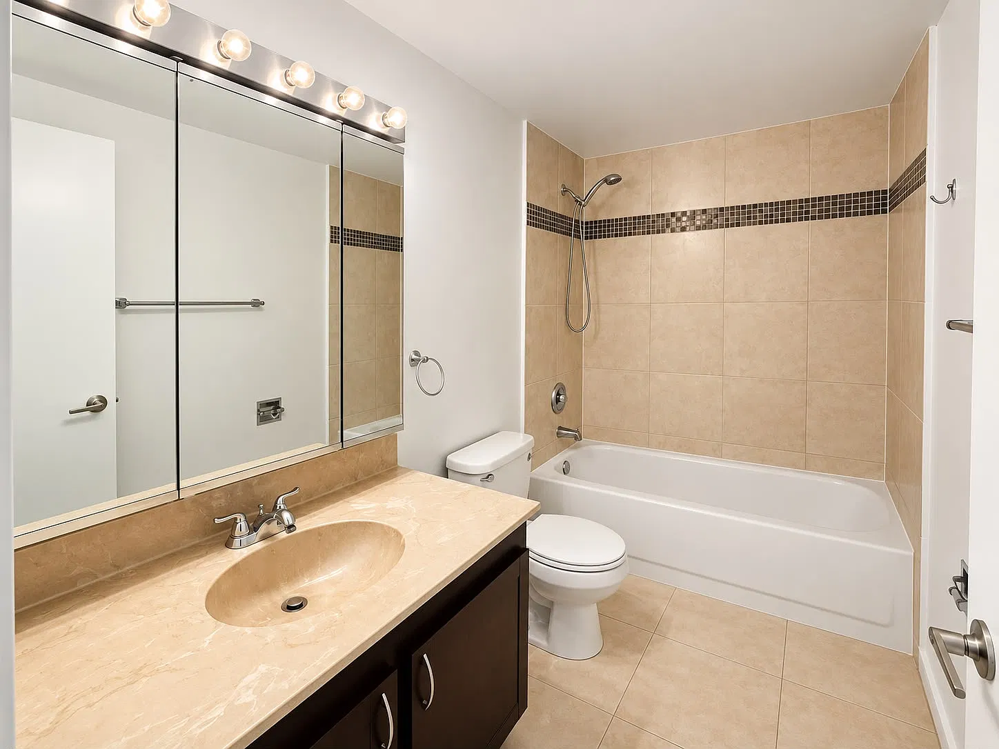 1 bed, 950 sqft, $1,775 — Photo 4