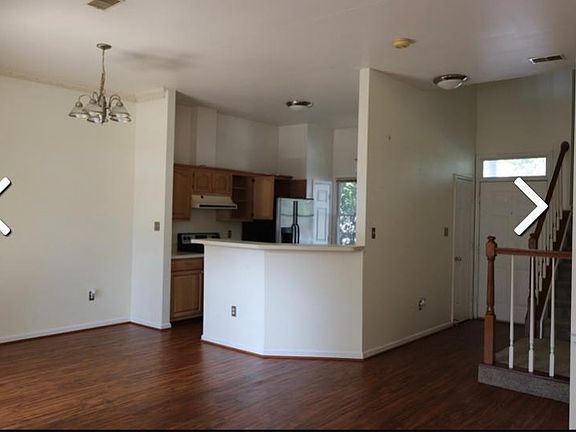 2nd image of 204 W Park Dr