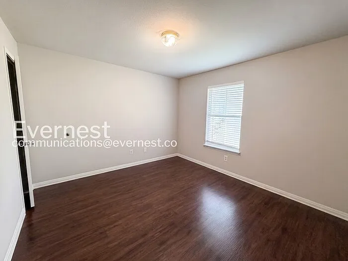 1011 Iola Dr — Photo 17